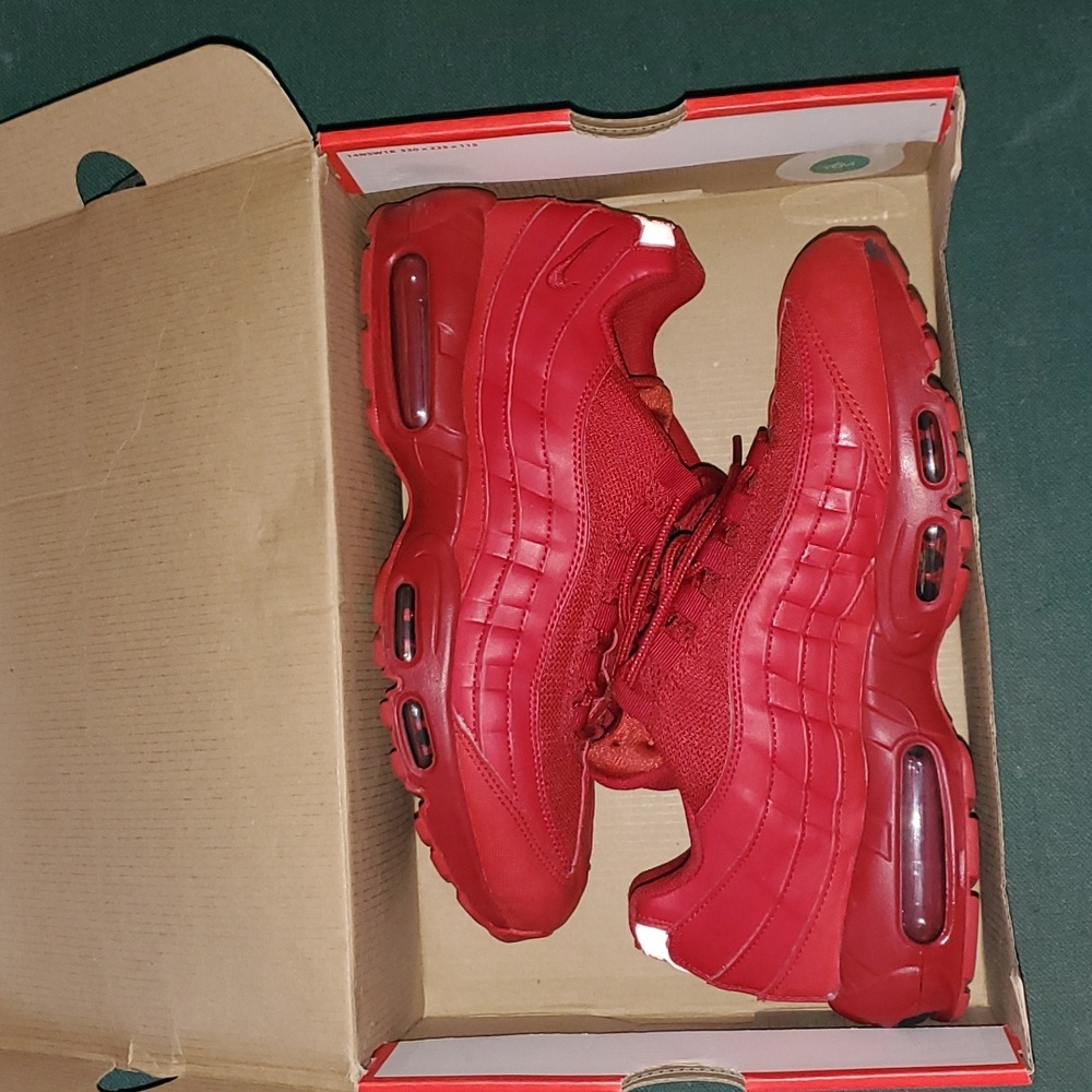 Nike Air Max '95 Red
